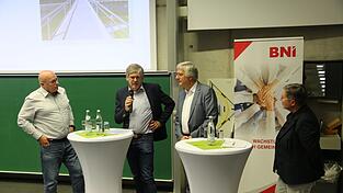Sebastian Gerosch, Professor Bernhard Graf, Professor Joachim Grifka und Professorin Annette Meussling-Sentpali (von links) machten sich Gedanken, wie der Rettungsdienst künftig aufgestellt sein muss.