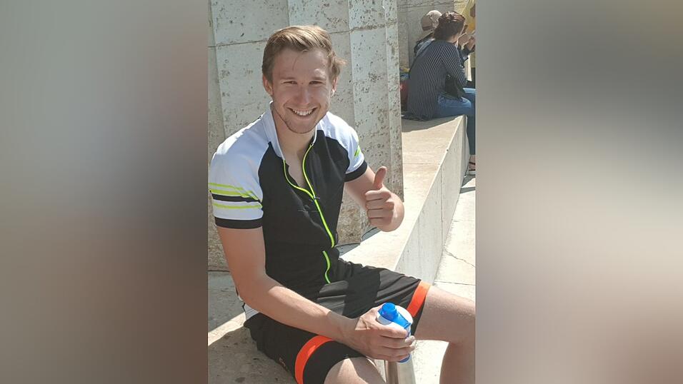 In seiner Freizeit ist Stefan gerne mit dem Radl unterwegs. In seiner Freizeit ist Stefan gerne mit dem Radl unterwegs.