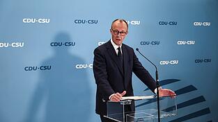 Friedrich Merz, CDU-Bundesvorsitzender und Fraktionsvorsitzender der CDU/CSU-Fraktion im Bundestag, gibt ein Statement zu dem tödlichen Angriff in einem Park in Aschaffenburg.