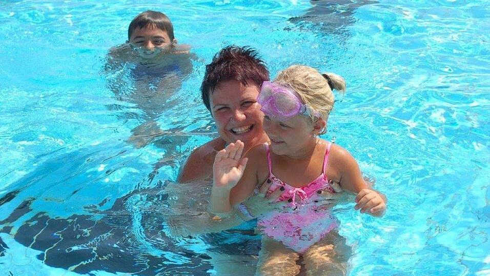 Erwachsene und Kinder k&ouml;nnen sich im Wasser die Zeit vertreiben.