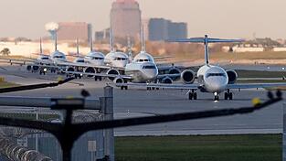 Airlines streichen Hunderte Flüge in den USA Airlines streichen Hunderte Flüge in den USA
