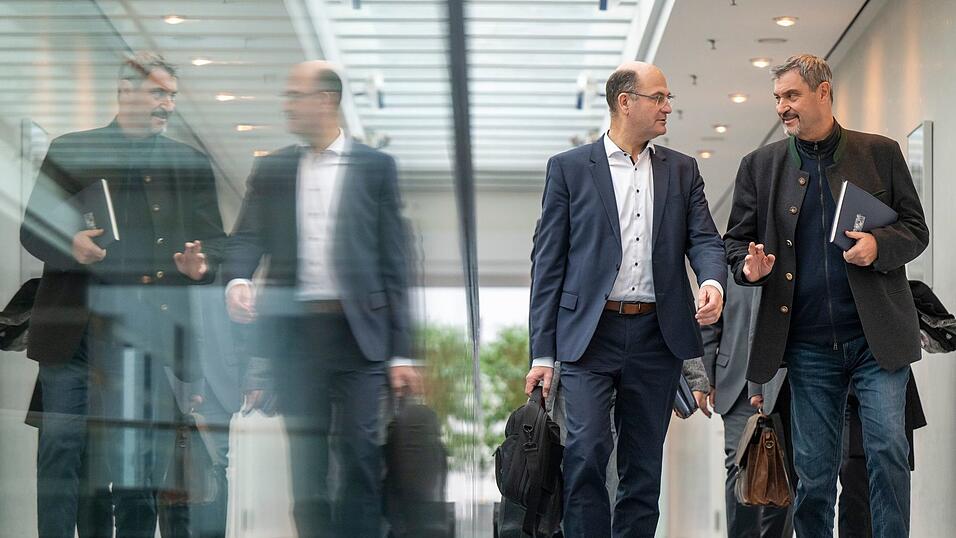 Wird Bayern zur Finanzierung seiner Ausgaben teilweise auf neue Kredite zurückgreifen? Rechtlich möglich wären bis zu 2,3 Milliarden Euro neue Schulden.