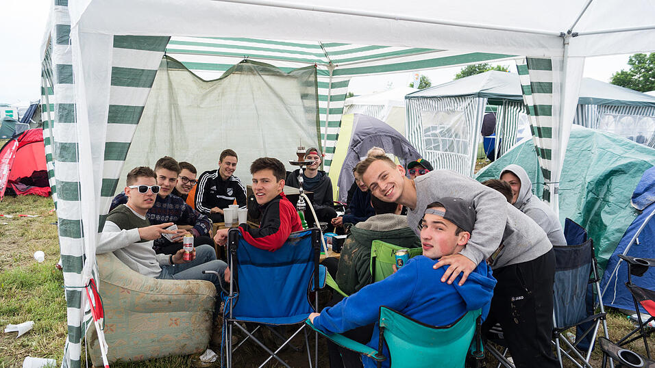 Mal mehr und mal weniger ausgewogen: Fr&uuml;hst&uuml;ck am Pfingst-Open-Air. Aufgenommen am Samstag von Regina H&ouml;lzel