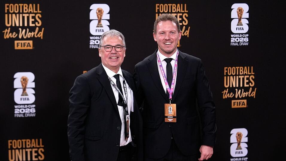 DFB-Geschäftsführer Andreas Rettig (l) bedauert die hohen Ticketpreise. (Archivbild) DFB-Geschäftsführer Andreas Rettig (l) bedauert die hohen Ticketpreise. (Archivbild)