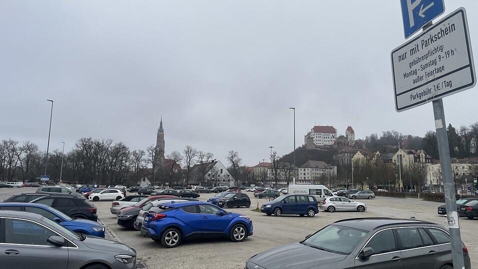 K&uuml;nftig kostet das Parken auf der gesamten Grieserwiese etwas - an allen Tagen der Woche.