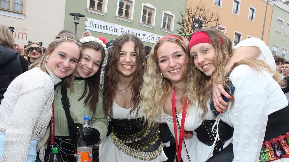 Beste Stimmung herrschte beim Rosenmontagszug in Geisenhausen.