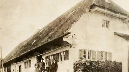 Das Bauernhaus beim Stix noch in der Form aus der Zeit der Gründung des Anwesens um 1632 mit Greddach und Krüppelwalm.