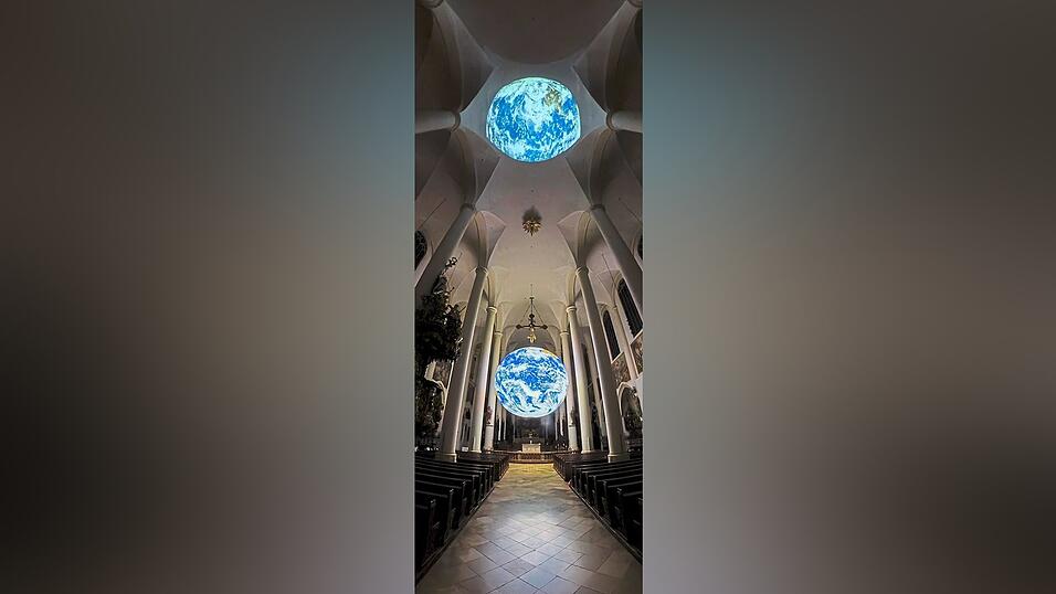 Ein seltener Anblick. Gaia nach Besucherschluss ohne Beleuchtung. Ein seltener Anblick. Gaia nach Besucherschluss ohne Beleuchtung.