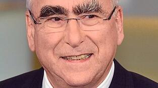 Theo Waigel, Jahrgang 1939, ist Ehrenvorsitzender der CSU und war von 1989 bis 1998 Bundesminister der Finanzen und von 1988 bis 1999 CSU-Vorsitzender. Theo Waigel, Jahrgang 1939, ist Ehrenvorsitzender der CSU und war von 1989 bis 1998 Bundesminister der Finanzen und von 1988 bis 1999 CSU-Vorsitzender.