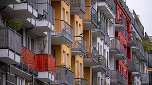 Der BGH will klären, ob Gemeinschaftskosten von WOhnungseigentümern auch zulasten einzelner Eigentümer umverteilt werden dürfen. Der BGH will klären, ob Gemeinschaftskosten von WOhnungseigentümern auch zulasten einzelner Eigentümer umverteilt werden dürfen.