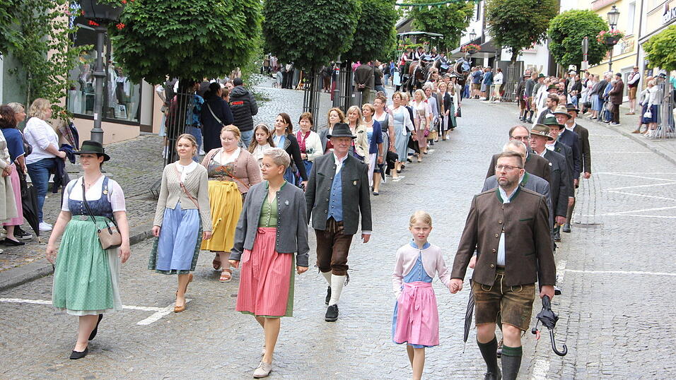 Das war der Bierzelteinzug beim Bad Kötztinger Pfingstvolksfest 2025. Das war der Bierzelteinzug beim Bad Kötztinger Pfingstvolksfest 2025.