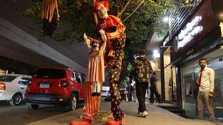 Ein paar Gesch&auml;fte in Kairo verkaufen gruselige Kost&uuml;me zu Halloween. (Archivbild)