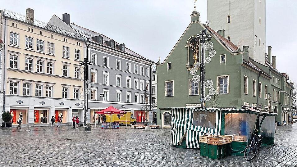 Ein eher tristes Bild zeichnete der 'Gr&uuml;ne Markt' am Mittwoch - auch aufgrund des schlechten Wetters.