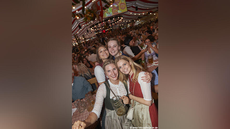 Die Partybilder vom Freitag, 11. August 2023, aus dem Festzelt Lechner.