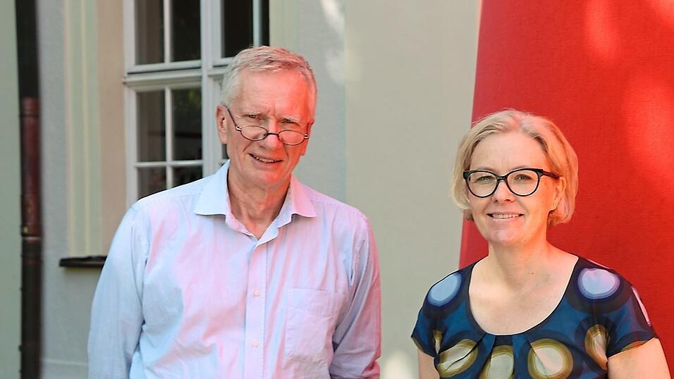 Dr. Gerhard Leistner berät zu Gemälden und Skulpturen, während Dr. Nina Schleif Spezialistin für Grafiken ist.