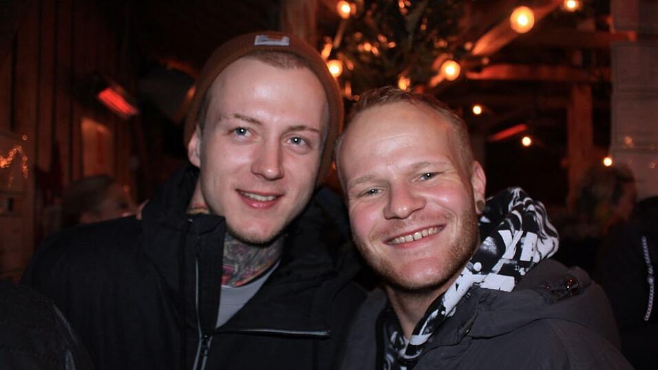 Seit einigen Jahren gehört auch die Weihnachtspyramide am Bischof-Sailer-Platz zur festen Institution zur Weihnachtszeit in Landshut, und ist vor allem bei der jüngeren Generation sehr beliebt. Seit einigen Jahren gehört auch die Weihnachtspyramide am Bischof-Sailer-Platz zur festen Institution zur Weihnachtszeit in Landshut, und ist vor allem bei der jüngeren Generation sehr beliebt.