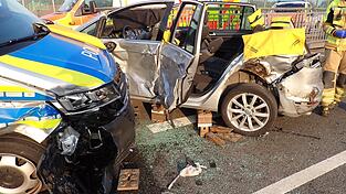 Drei Menschen wurden beim Unfall verletzt.