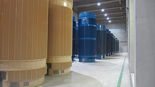 Blick in die Lagerhalle des Brennelemente-Zwischenlagers Isar.