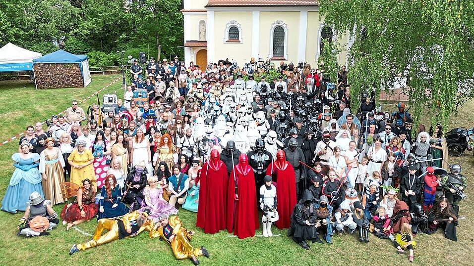 Rund 350 Kost&uuml;mtr&auml;ger waren vor Ort.