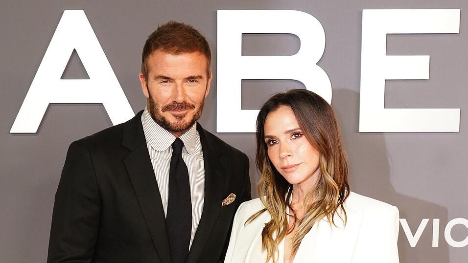 Früher hätten die Leute gedacht, es sei okay, eine Frau wegen ihres Gewichts zu kritisieren, sagt David Beckham in der Serie. Früher hätten die Leute gedacht, es sei okay, eine Frau wegen ihres Gewichts zu kritisieren, sagt David Beckham in der Serie.