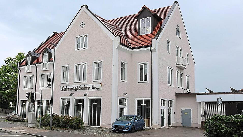 In den Räumen des ehemaligen Auktionshauses Schwarzfischer, das sein Geschäft ins Internet verlegt hat, siedelt sich auf rund 800 Quadratmetern ein Fitnessstudio an.