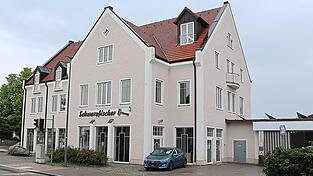 In den Räumen des ehemaligen Auktionshauses Schwarzfischer, das sein Geschäft ins Internet verlegt hat, siedelt sich auf rund 800 Quadratmetern ein Fitnessstudio an.