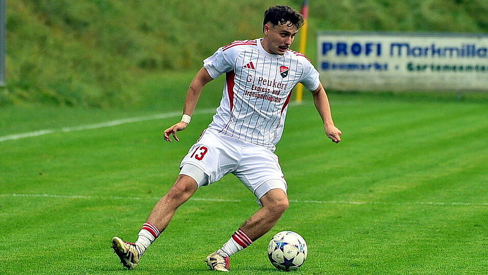 Auch Luca Kapfenberger hatte in der Anfangsphase eine gute Chance, Seebach in Führung zu bringen, doch seinen Schuss wehrte Passaus Torhüter Paul Burgmeier ab.