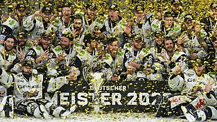 Konfetti f&uuml;r den Meister: Die Eisb&auml;ren Berlin haben es wieder geschafft.