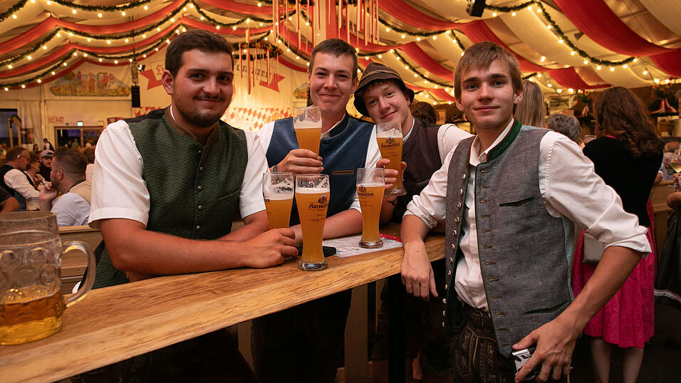 Die Partybilder vom Montag, 18. August, aus dem Festzelt Greindl. Die Partybilder vom Montag, 18. August, aus dem Festzelt Greindl.