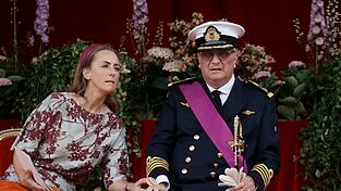 Prinzessin Claire und Prinz Laurent von Belgien sind seit 2003 verheiratet und haben drei Kinder. Mittlerweile hat Laurent auch einen unehelichen Sohn anerkannt. (Archivbild aus 2022) Prinzessin Claire und Prinz Laurent von Belgien sind seit 2003 verheiratet und haben drei Kinder. Mittlerweile hat Laurent auch einen unehelichen Sohn anerkannt. (Archivbild aus 2022)