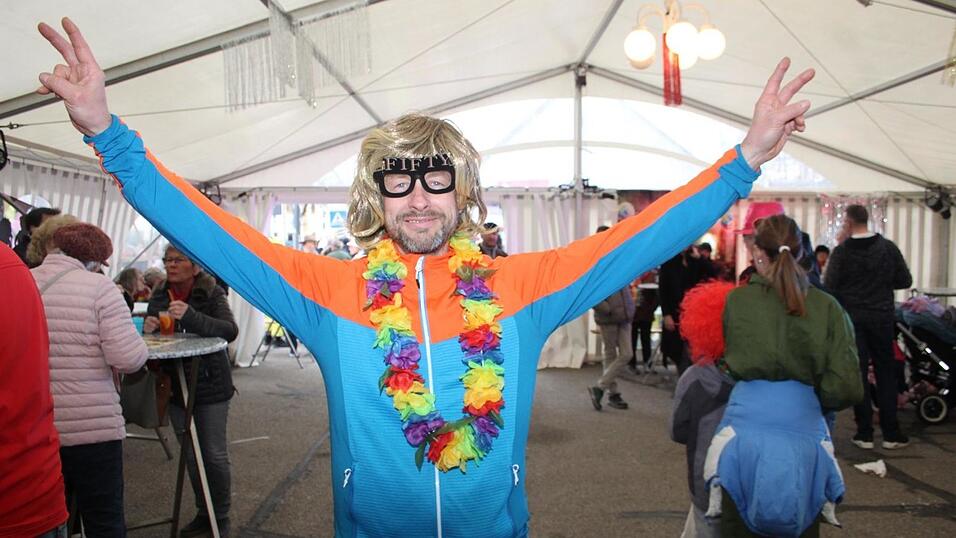 Viele Faschings-Fans haben sich am Samstag den Umzug in Langenbach angesehen. Viele Faschings-Fans haben sich am Samstag den Umzug in Langenbach angesehen.