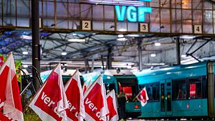 Die Gewerkschaft Verdi ruft zum zweiten Mal in diesem Jahr zu einem bundesweiten Warnstreik im ÖPNV auf. (Archivbild) Die Gewerkschaft Verdi ruft zum zweiten Mal in diesem Jahr zu einem bundesweiten Warnstreik im ÖPNV auf. (Archivbild)