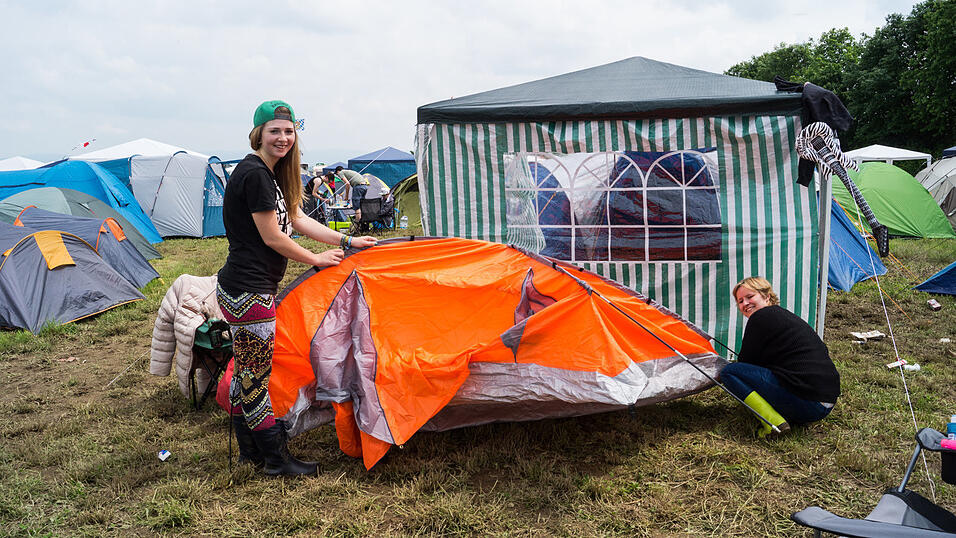 Auf dem Campingplatz lassen es die Pfingst-Open-Air-Besucher richtig krachen, aufgenommen von Regina H&ouml;lzel am Freitag.