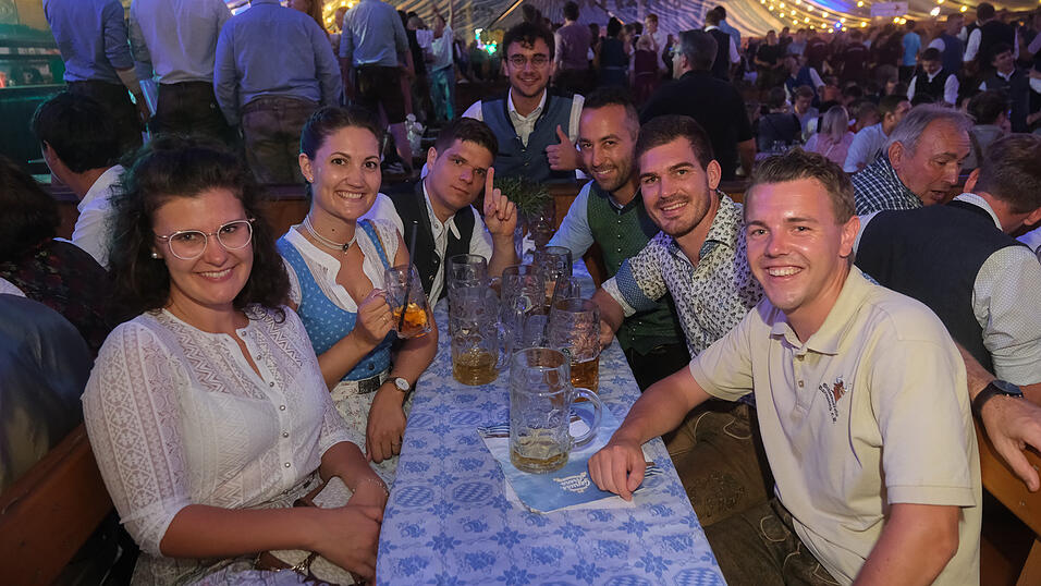 Die Partybilder vom Dienstag, 15. August 2023, aus dem Festzelt Wenisch. Die Partybilder vom Dienstag, 15. August 2023, aus dem Festzelt Wenisch.