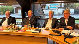 Als hervorragend und konstruktiv bezeichnete (v.r.) Landrat Bernd Sibler die Zusammenarbeit mit seinen Stellvertretern Roman Fischer, Josef Färber und Eugen Gegenfurtner.