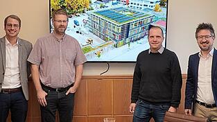 Bürgermeister Matthias Kohlmayer (v. l.), Bauamtsleiter Michael Schmidt-Ramsin, stellvertretender Bauamtsleiter Benjamin Pritzl und Geschäftsleiter Alexander Oswald Bürgermeister Matthias Kohlmayer (v. l.), Bauamtsleiter Michael Schmidt-Ramsin, stellvertretender Bauamtsleiter Benjamin Pritzl und Geschäftsleiter Alexander Oswald