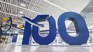 Lufthansa meldet zum Jubil&auml;um Milliardengewinn.