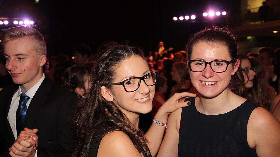 Die Bilder vom Abschlussball der Tanzschule Seidel in der Fraunhofer-Halle am 28. November. Die Bilder vom Abschlussball der Tanzschule Seidel in der Fraunhofer-Halle am 28. November.