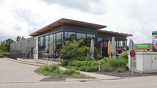 Eine Kalkulation der PV-Anlage ist bei der Abschaltpraxis an Sommertagen kaum möglich, musste Metzgermeister Keller erfahren. Eine Kalkulation der PV-Anlage ist bei der Abschaltpraxis an Sommertagen kaum möglich, musste Metzgermeister Keller erfahren.