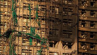 Nach dem Brand in einer Wohnanlage in Hongkong gelten weiterhin rund 200 Personen als vermisst. Nach dem Brand in einer Wohnanlage in Hongkong gelten weiterhin rund 200 Personen als vermisst.