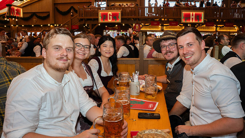 Die Partybilder vom Samstag, 15. August, aus dem Festzelt Krönner. Die Partybilder vom Samstag, 15. August, aus dem Festzelt Krönner.