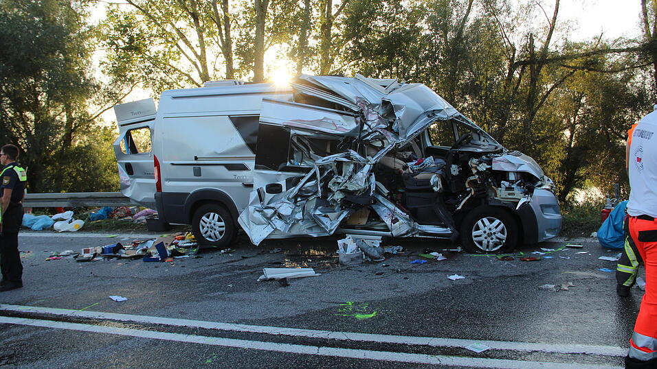 Die Autobahnauffahrt war nach dem Unfall gesperrt. Die Autobahnauffahrt war nach dem Unfall gesperrt.
