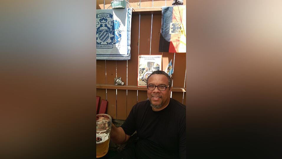 Für Ronald Morgan ging ein Traum in Erfüllung: Ende Juni kam endlich der Sonnenschirm der Karmeliten-Brauerei in Los Angeles an. (Foto: Ronald Morgan) Für Ronald Morgan ging ein Traum in Erfüllung: Ende Juni kam endlich der Sonnenschirm der Karmeliten-Brauerei in Los Angeles an. (Foto: Ronald Morgan)