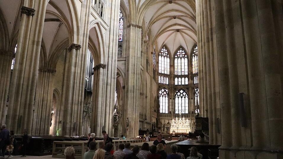 Der Regensburger Dom ist ein beliebtes Touristenziel. Der Regensburger Dom ist ein beliebtes Touristenziel.