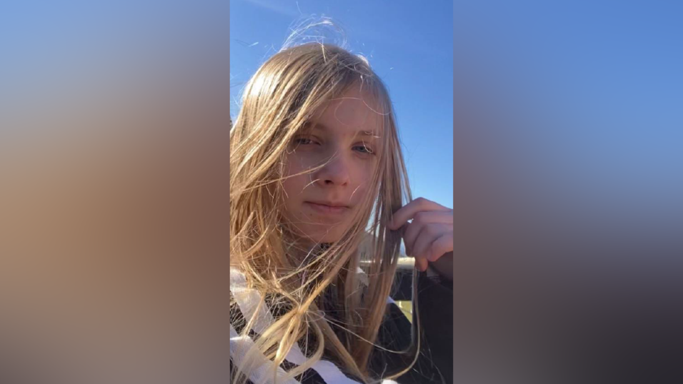 Die vermisste Afina-Adel R. Hinweise zu ihrem Aufenthaltsorts nimmt die Polizei unter der 0941/506-2001 oder der 110 entgegen. Die vermisste Afina-Adel R. Hinweise zu ihrem Aufenthaltsorts nimmt die Polizei unter der 0941/506-2001 oder der 110 entgegen.