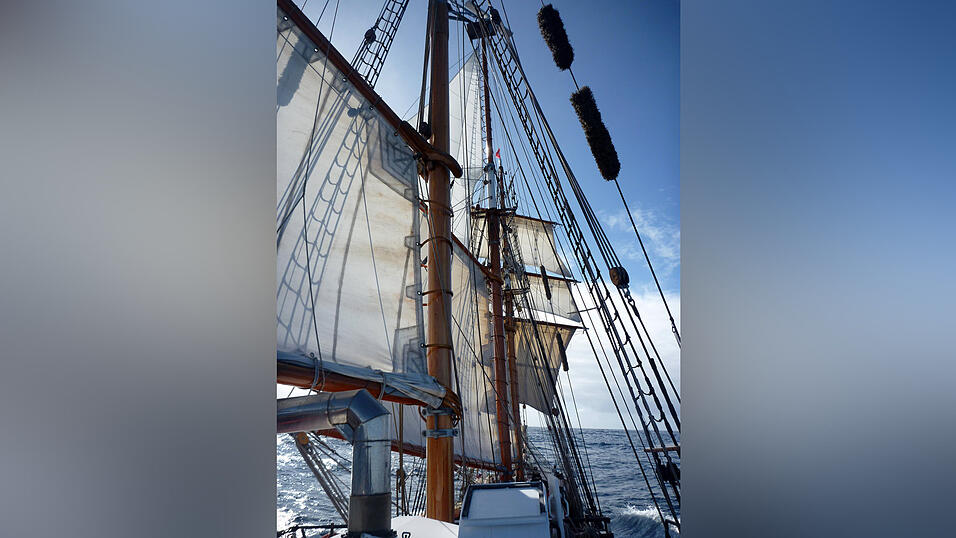 Unter Segeln. Unter Segeln.