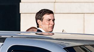 Der US-Abordnung gehört auch Jared Kushner an, der Schwiegersohn des US-Präsidenten Donald Trump. Der US-Abordnung gehört auch Jared Kushner an, der Schwiegersohn des US-Präsidenten Donald Trump.