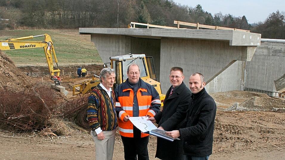 Zu den größten Maßnahmen in der Amtszeit von Bürgermeister Frieder Herold (links) gehört der Bau der Ortsumgehung Hörwalting. Zu den größten Maßnahmen in der Amtszeit von Bürgermeister Frieder Herold (links) gehört der Bau der Ortsumgehung Hörwalting.