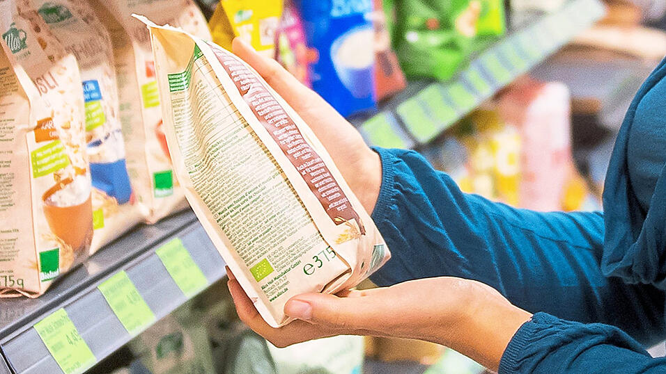 Beim Einkaufen im Supermarkt sollten vertraute Produkte ganz genau unter die Lupe genommen werden. Denn es ist denkbar, dass der altbekannte Packungsinhalt oder die Größe der Verpackung geschrumpft ist. Beim Einkaufen im Supermarkt sollten vertraute Produkte ganz genau unter die Lupe genommen werden. Denn es ist denkbar, dass der altbekannte Packungsinhalt oder die Größe der Verpackung geschrumpft ist.