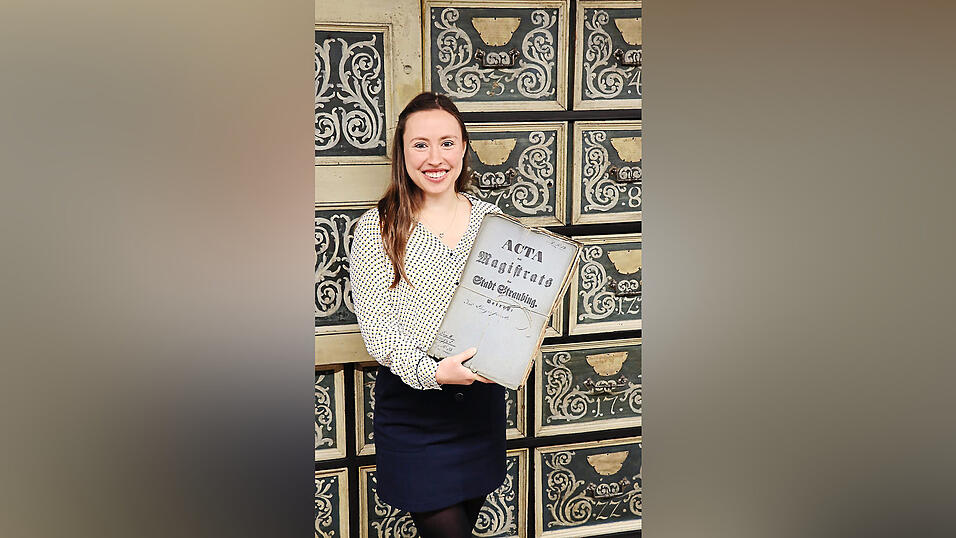 Wenn man mit einem so herzlichen Lächeln empfangen wird, ist die Lust, in historischen Akten zu forschen, für Besucher des Stadtarchivs nochmal so groß: Saskia Schubert ist die neue Hüterin des 'Gedächtnis einer Stadt'.